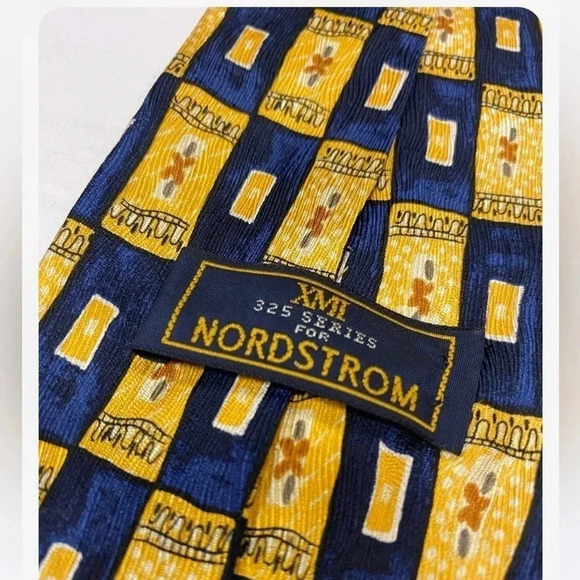 Nordstrom  100% Silk Navy Blue & Yellow Gold Neck Tie - Picture 5 of 5